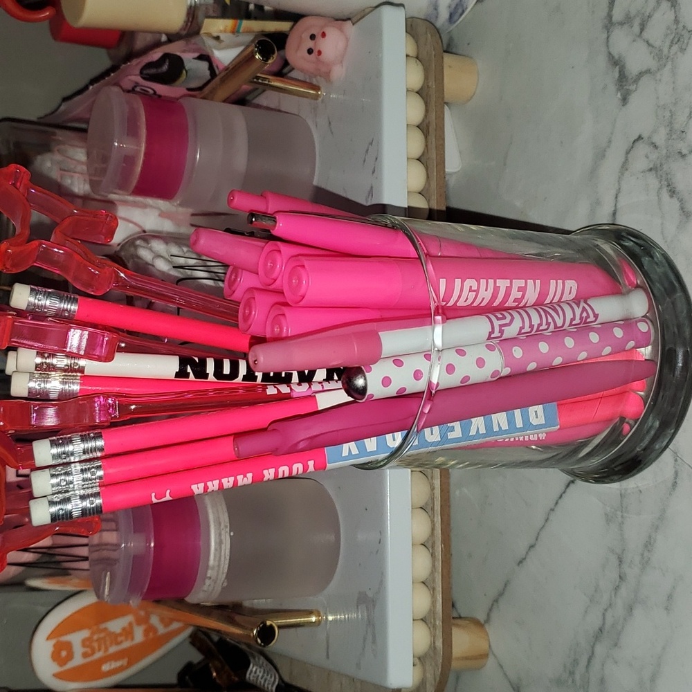 Pink pens,pencils, highlighters and note pads!😍